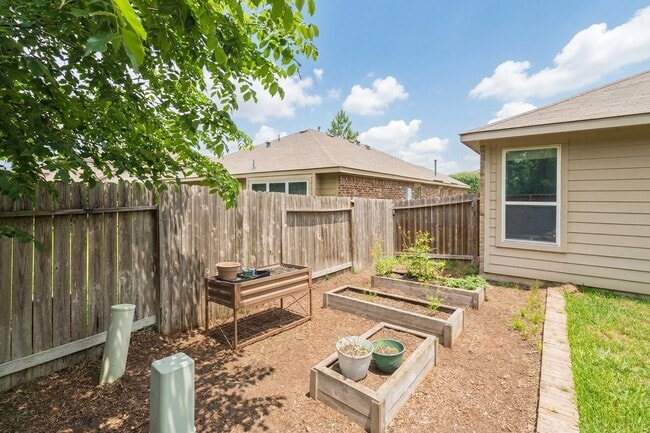 Building Photo - 12027 Rockridge Falls Dr