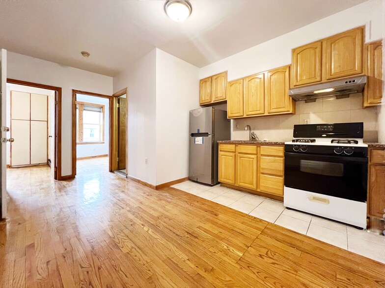 Primary Photo - 6742 5th Ave