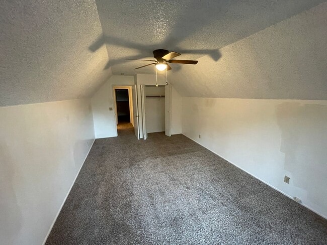 Building Photo - Two story 4 bedroom 2 bath home, Magalia