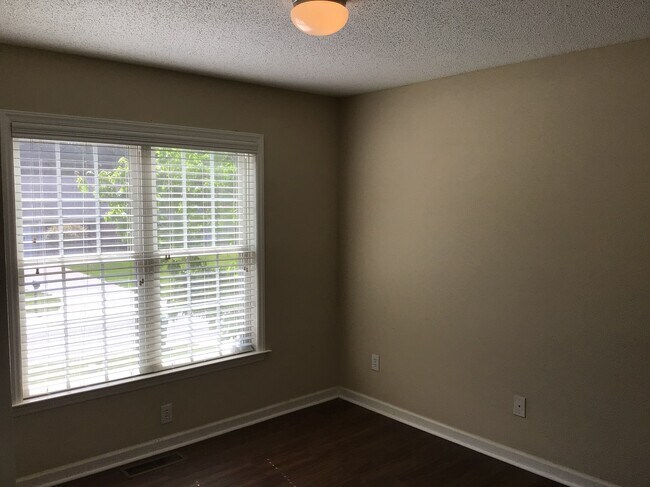 Building Photo - 140 Haven Grove Trl