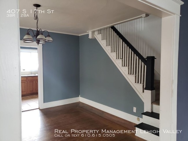 Building Photo - Charming West End house available now!