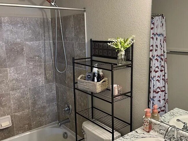 Building Photo - 5492 Hammond Dr