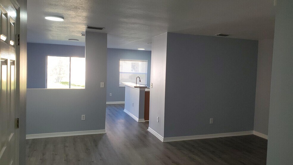 Building Photo - 8007 Sutton Terrace Ln