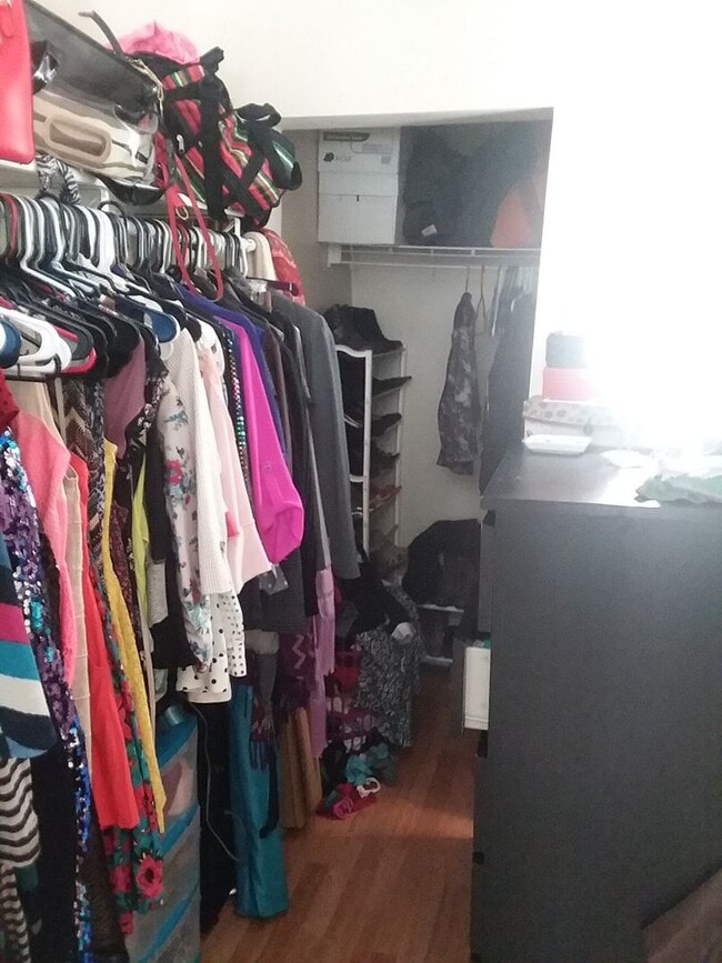 Building Photo - 612