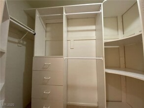 Building Photo - 556 Green Gables Ave