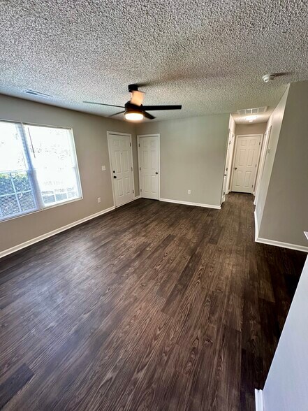 Building Photo - 208 Sunnyside Dr