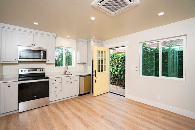 Building Photo - Detached ADU with Separate Driveway