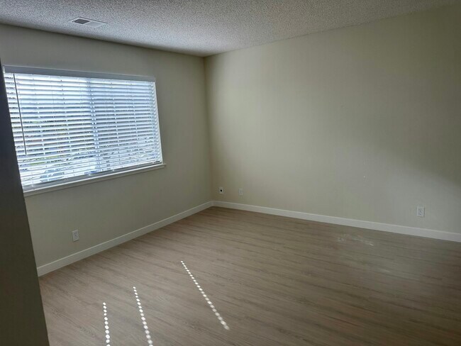 Building Photo - 1891 Lakebird Dr