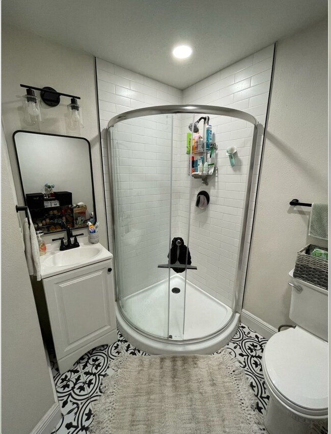 Building Photo - Glen Ave  Efficiency