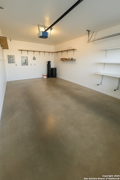 Building Photo - 8811 Breezefield