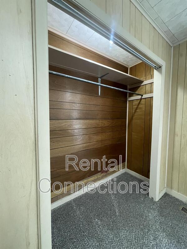 Building Photo - 402 S Bentley St