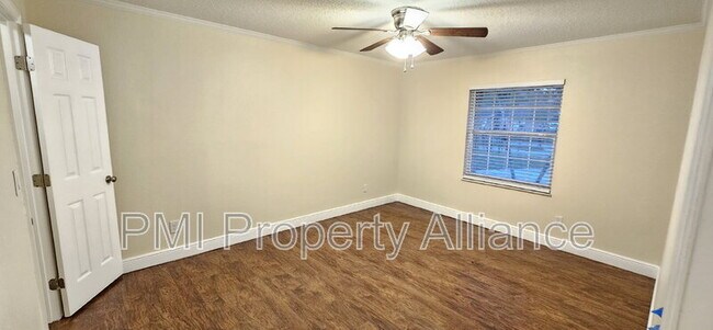 Building Photo - 703 Sunbury Ct