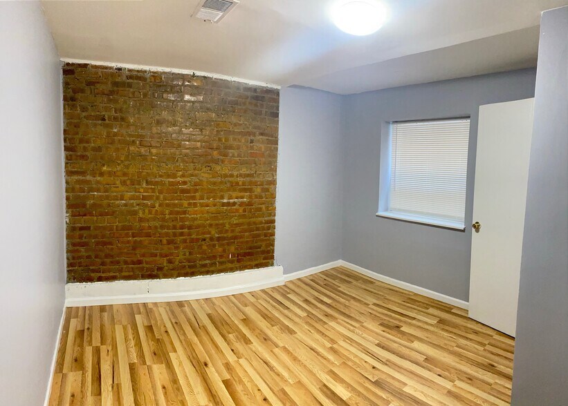 Building Photo - 4355 S Sawyer Ave