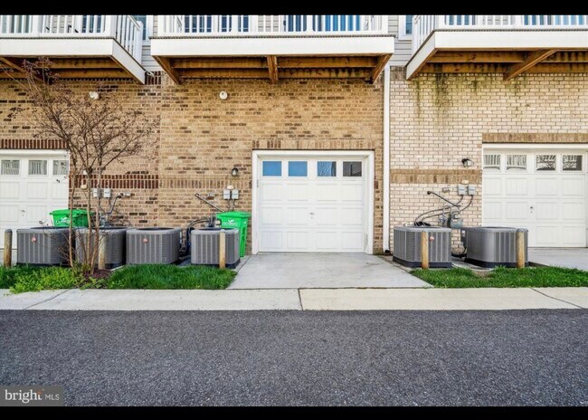Building Photo - 9611 Weshire Dr