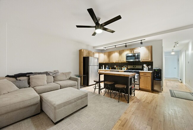 Building Photo - 1017 Park Ave