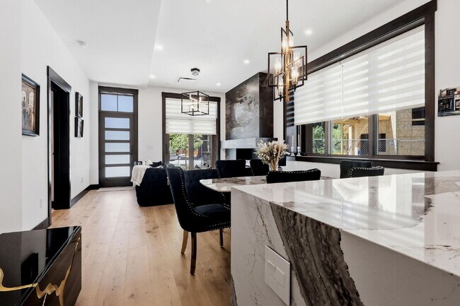 Building Photo - Luxury Lakefront Complex on Beach Club