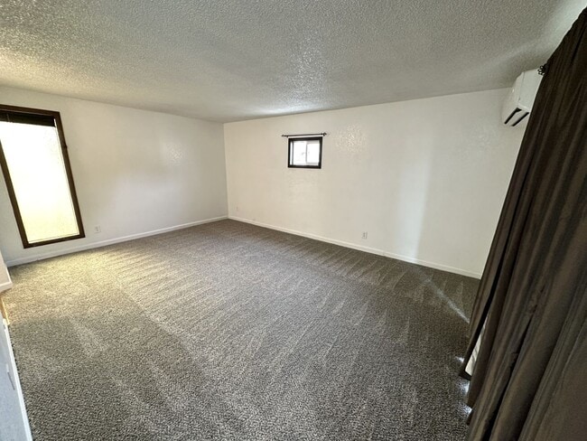 Building Photo - 1821 Peachtree Ln