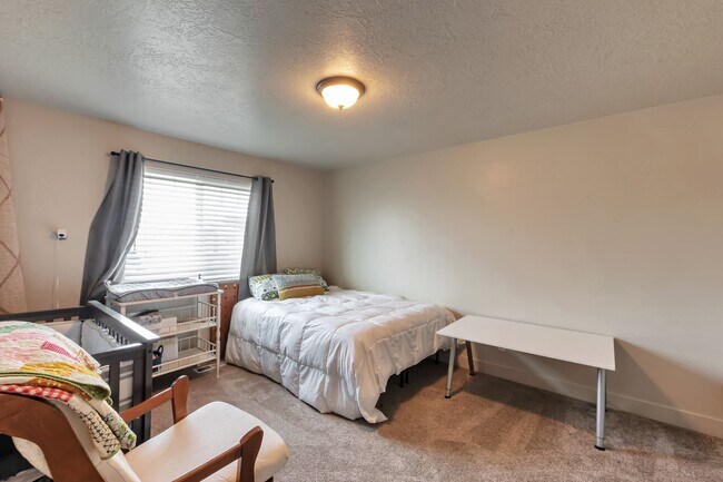 Building Photo - 154 1325 W