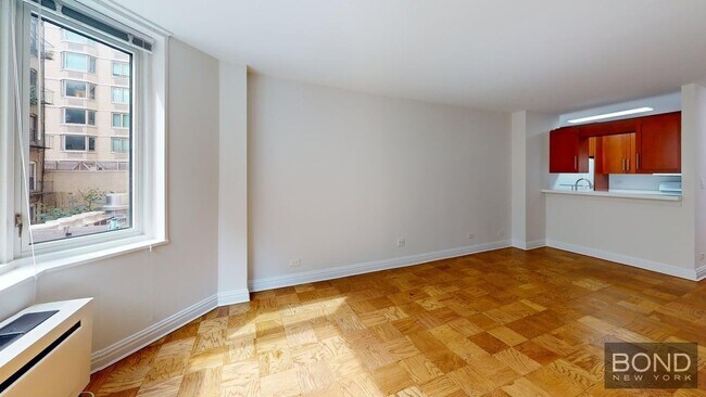 Building Photo - 400 E 71st St