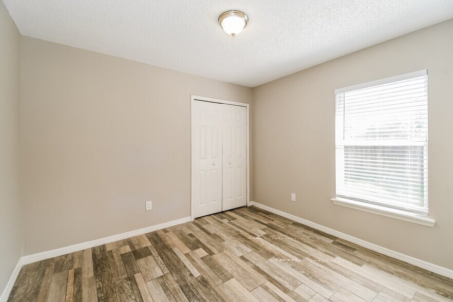 Building Photo - 7604 Chelmsford Dr