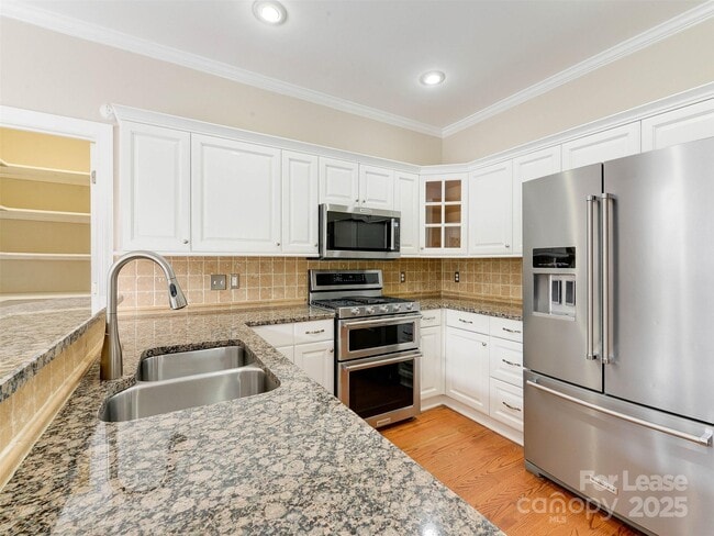 Building Photo - 620 Marsh Rd