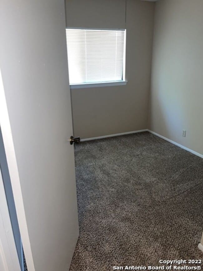 Building Photo - Close to UTSA