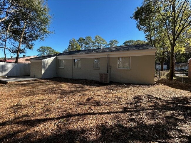 Building Photo - 4010 Sunnyvale Ln S