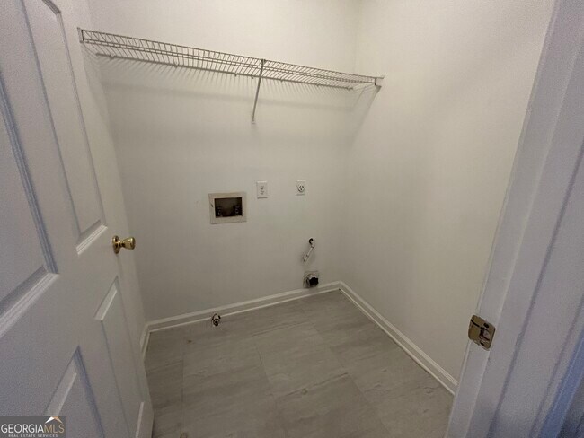 Building Photo - 2022 Whitfield Ln