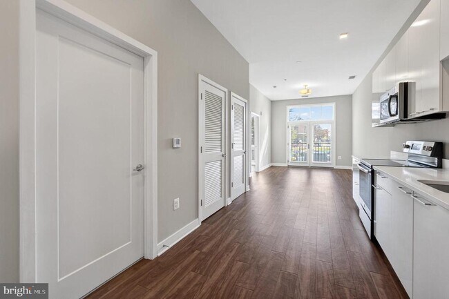 Building Photo - 989 S Buchanan St