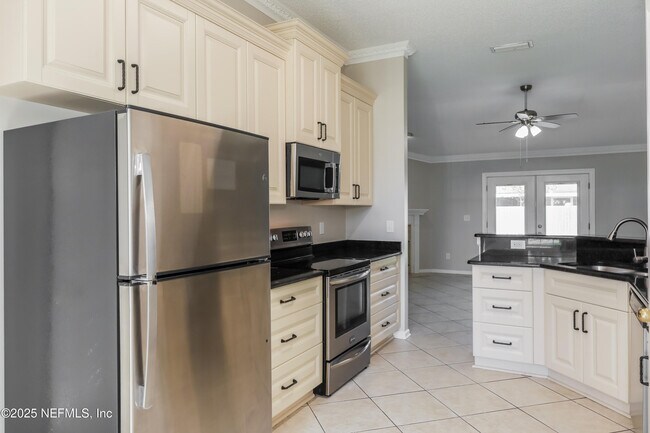 Building Photo - 3738 Woodbriar Dr