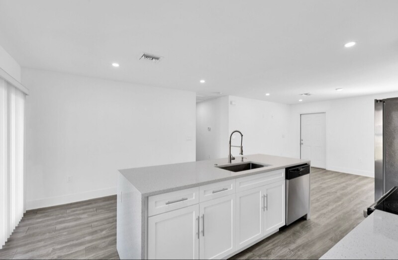 Building Photo - 1949 Quintero Ln