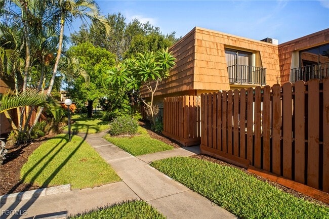 Building Photo - 1703 Park Meadows Dr