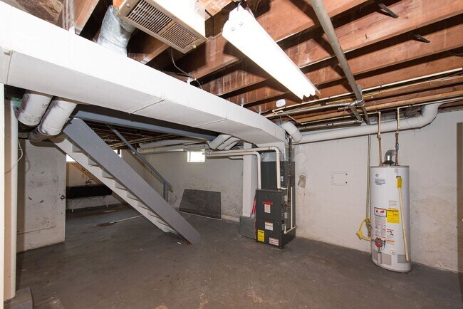 Building Photo - COVEDALE- 3 bedroom 1.5 bath Tudor with up...