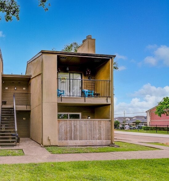 Building Photo - 3300 Pebblebrook Dr