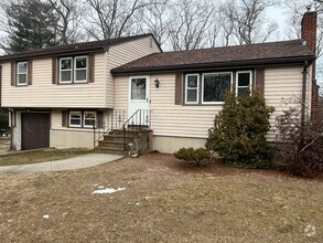 Building Photo - Sunny 3BD / 2BA Multi-level home in Stoughton