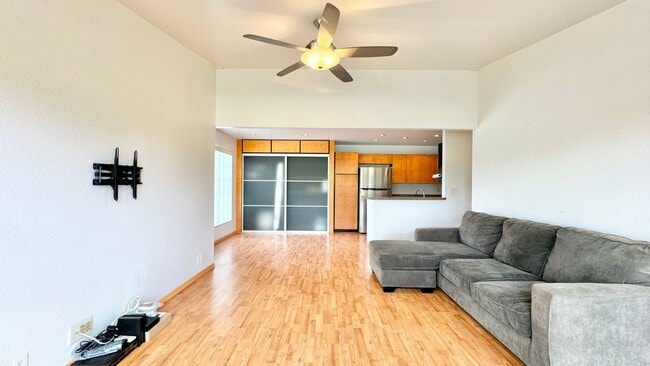 Building Photo - 2 BED/2 BATH/2 PRKG + Washer/Dryer INSIDE ...