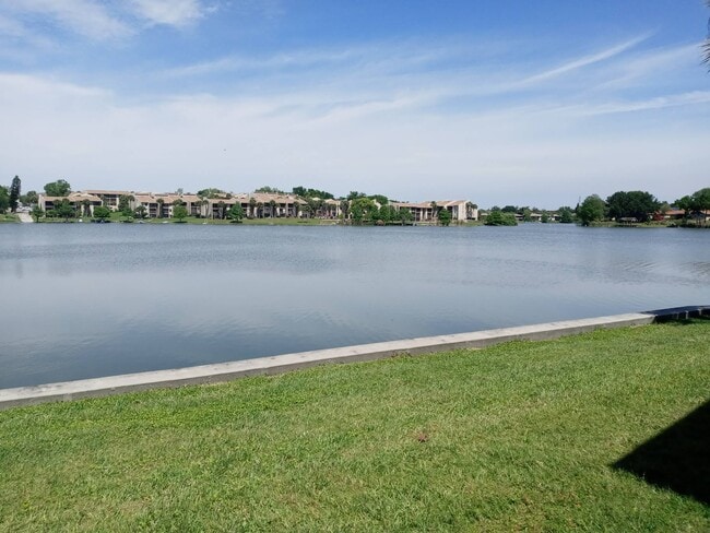 Building Photo - 536 Orange Dr
