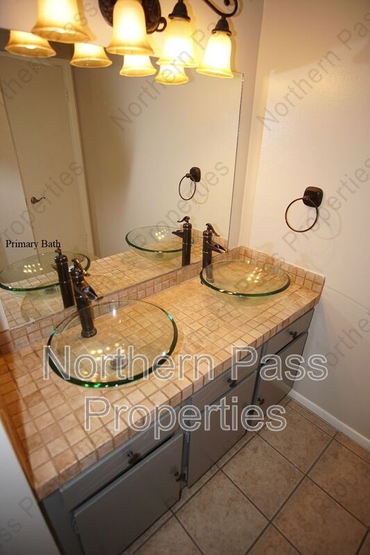 Building Photo - 4433 N Stanton St