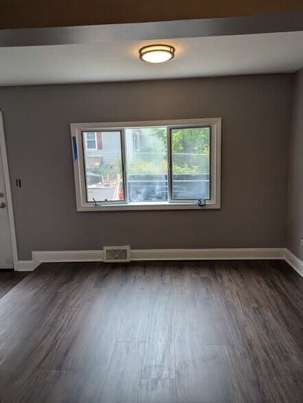 Building Photo - 16 Barrows St