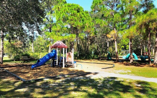 Building Photo - 4140 Central Sarasota Pkwy