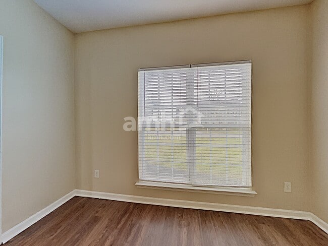 Building Photo - 1039 Vanguard Dr