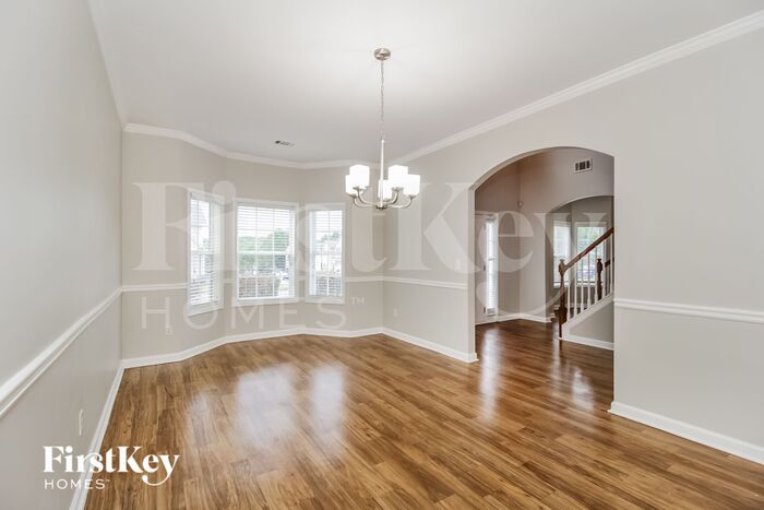 Building Photo - 137 Holbrook Dr