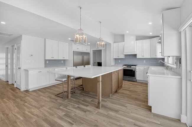 Building Photo - 1254 SW 4th Ct