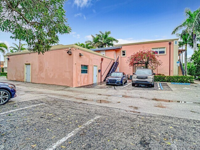 Building Photo - 801 E Palmetto Park Rd