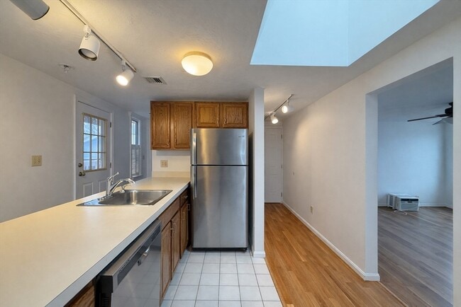 Building Photo - 78 Dalby St