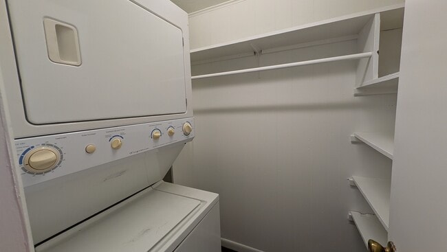 Building Photo - 317 W Dill St