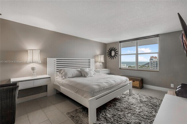 Building Photo - 3015 N Ocean Blvd