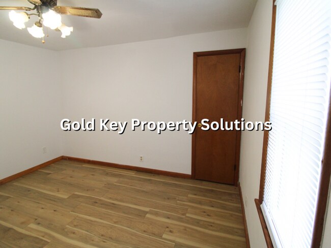 Building Photo - Nicely Updated 3 BR 1.5 BA House with Central Air and Garage (NO SECTION 8)