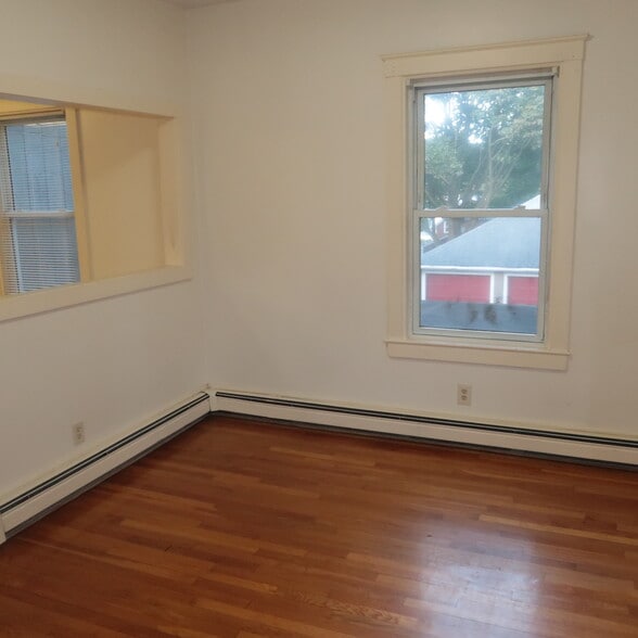 Building Photo - 492 Central St