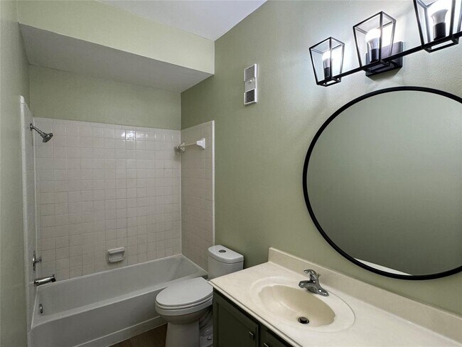 Building Photo - 6500 Harbor Town Dr
